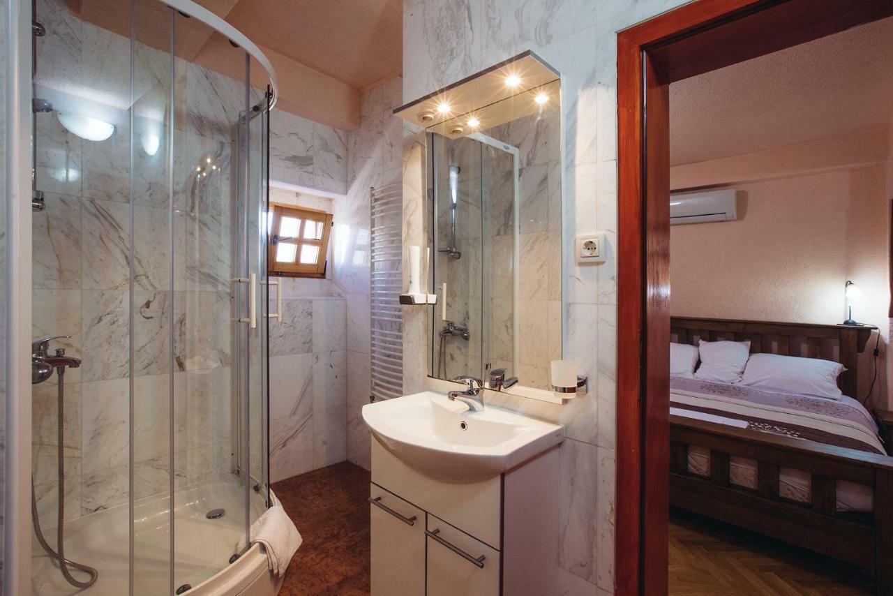 Apartmani I Sobe Dinko Starigrad Paklenica Extérieur photo