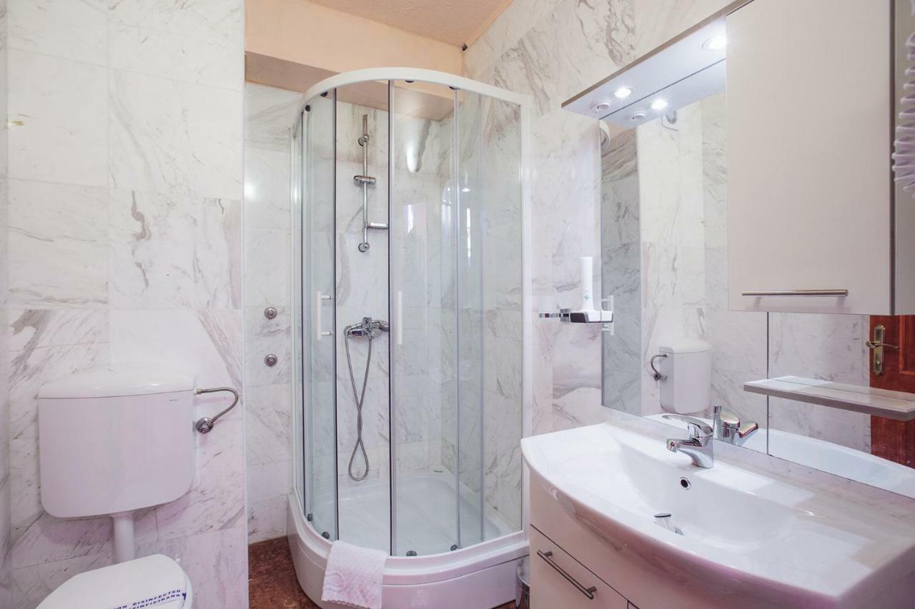 Apartmani I Sobe Dinko Starigrad Paklenica Extérieur photo