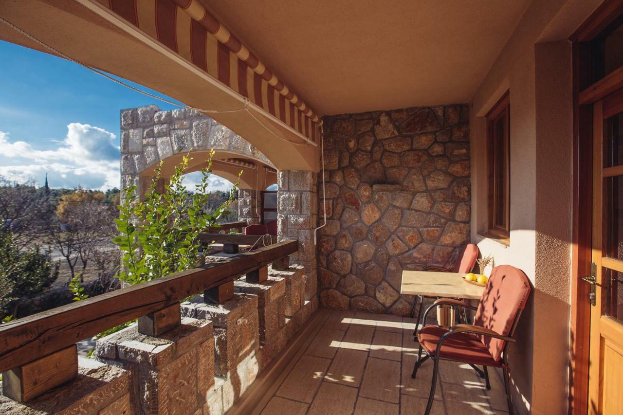 Apartmani I Sobe Dinko Starigrad Paklenica Extérieur photo