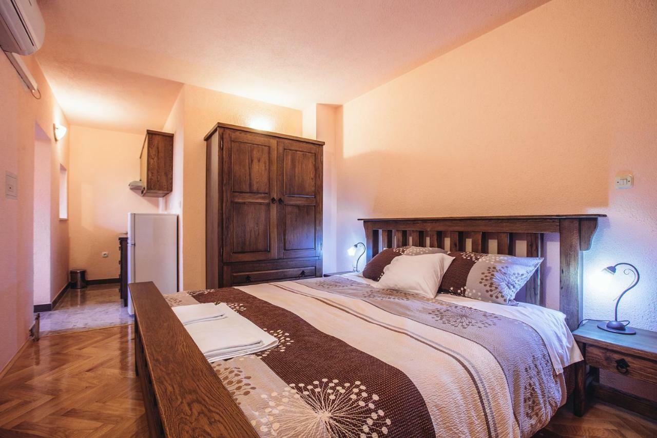 Apartmani I Sobe Dinko Starigrad Paklenica Extérieur photo
