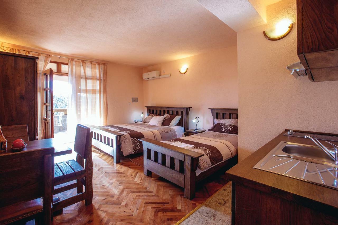 Apartmani I Sobe Dinko Starigrad Paklenica Extérieur photo