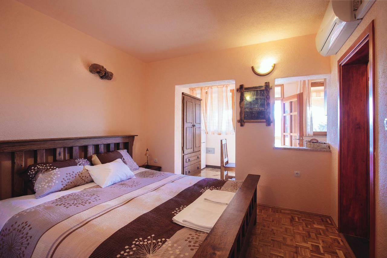 Apartmani I Sobe Dinko Starigrad Paklenica Extérieur photo
