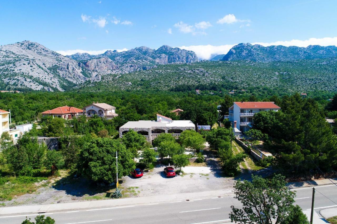 Apartmani I Sobe Dinko Starigrad Paklenica Extérieur photo